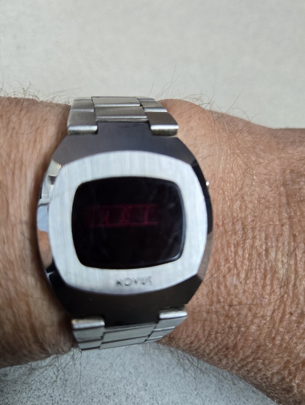 Vintage Novus LED Digital Watch - Picture 6 of 7